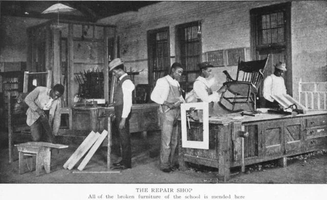 Officina di riparazione artigianale del XIX secolo